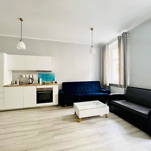  Apartment Urban Jungle!