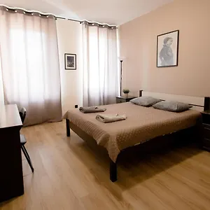 Hidden Peak Guestrooms Homestay Warsaw